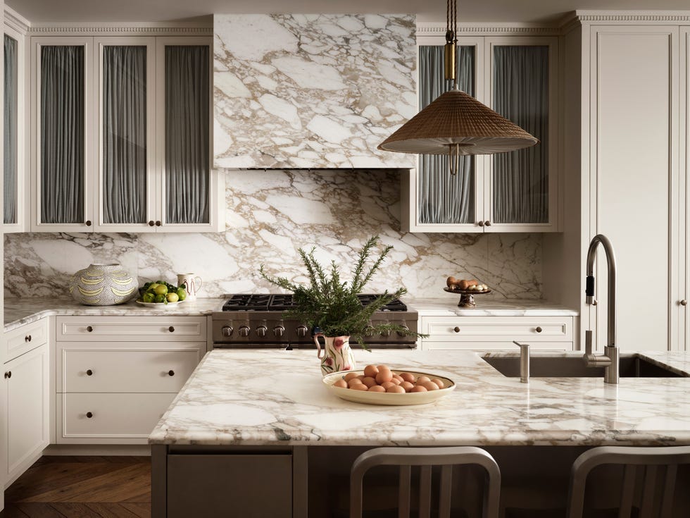 Airy Marble Kitchen Island