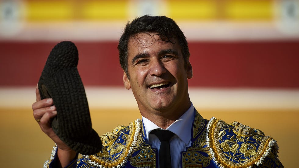 Jesulín de Ubrique toreando en Tudela