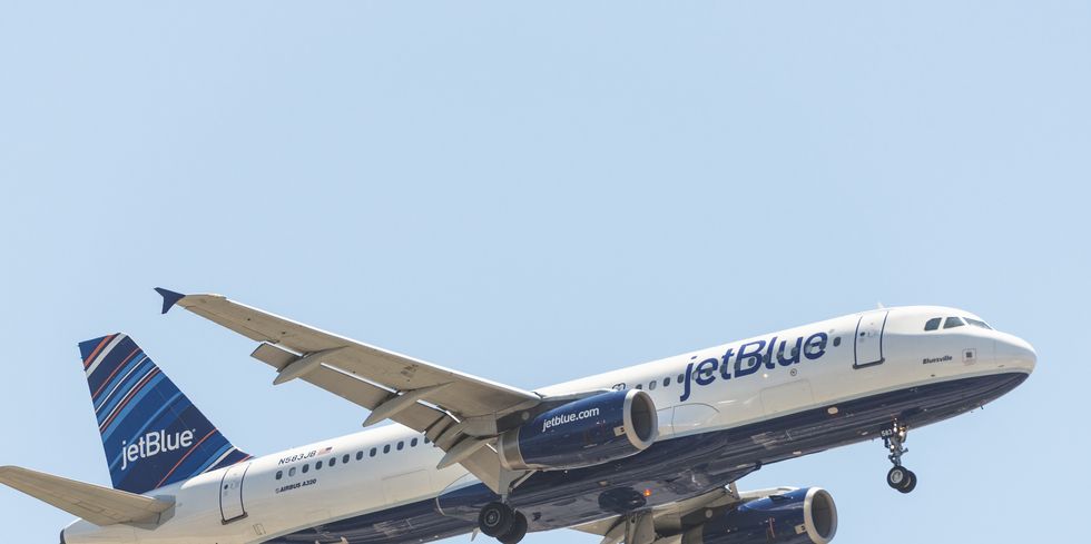jetblue airlines airbus a320 jet taking off