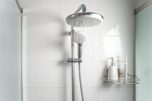 How to Clean & Descale A Shower Head: Easy Cleaning Hack  Cleaning shower  head, Shower head cleaner, Shower cleaning hacks