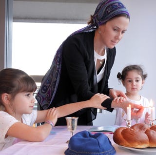 Jewish blessings - Jewish mother and daughters light Shabbat candles jewish blessings jewish mother and daughters light shabbat candles