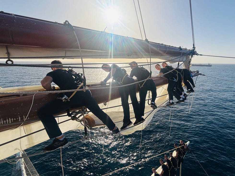 leonor, maniobras en el buque juan sebastian de elcano