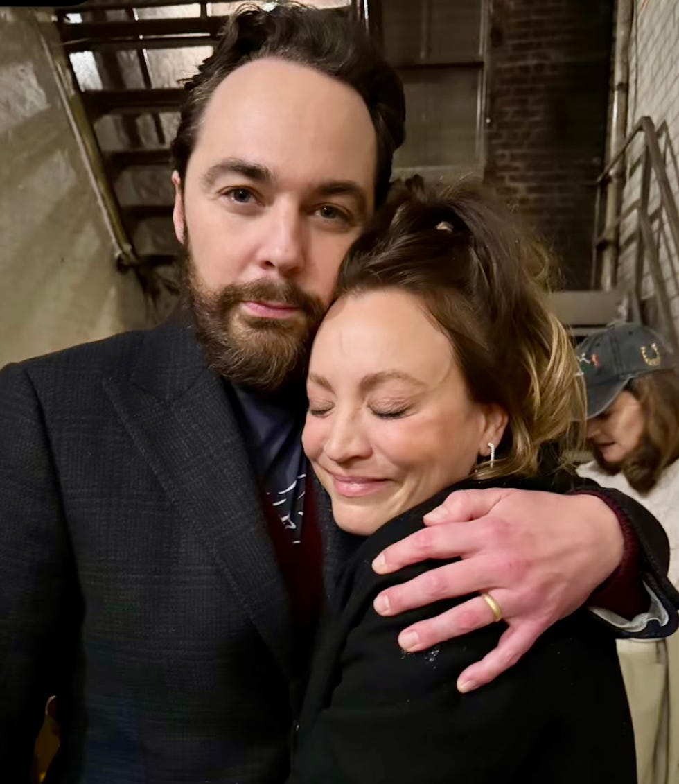 jim parsons and kaley cuoco take a backstage selfie together