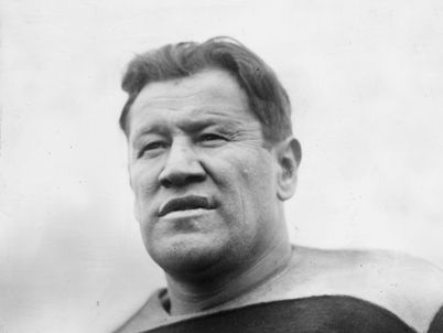 Jim Thorpe signed with New York Giants in 1913