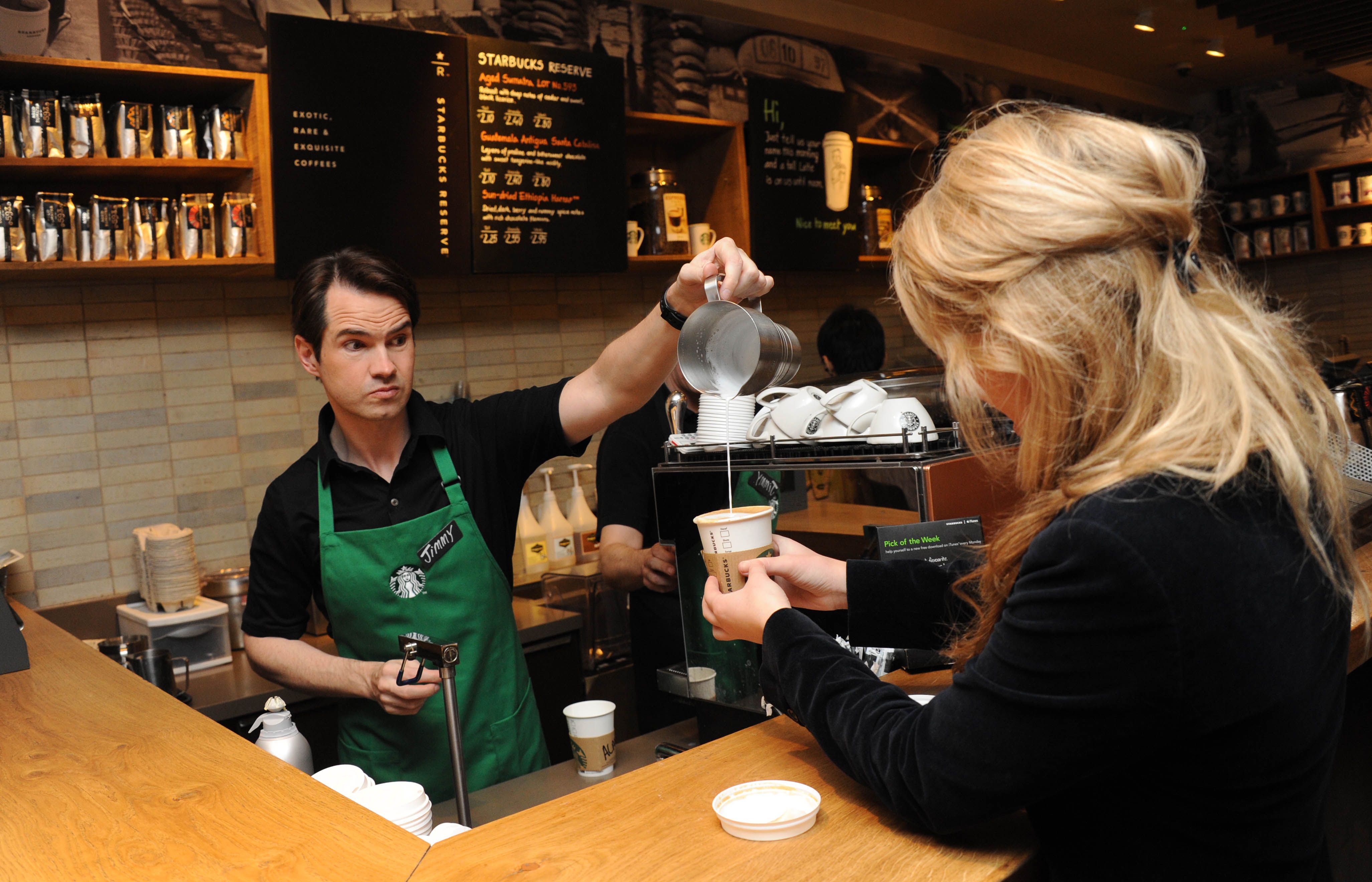 Starbucks pushes for 'individuality' in dress code revamp | Globalnews.ca