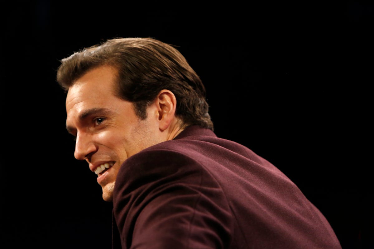 Henry Cavill mostra vislumbre de filme de Guy Ritchie