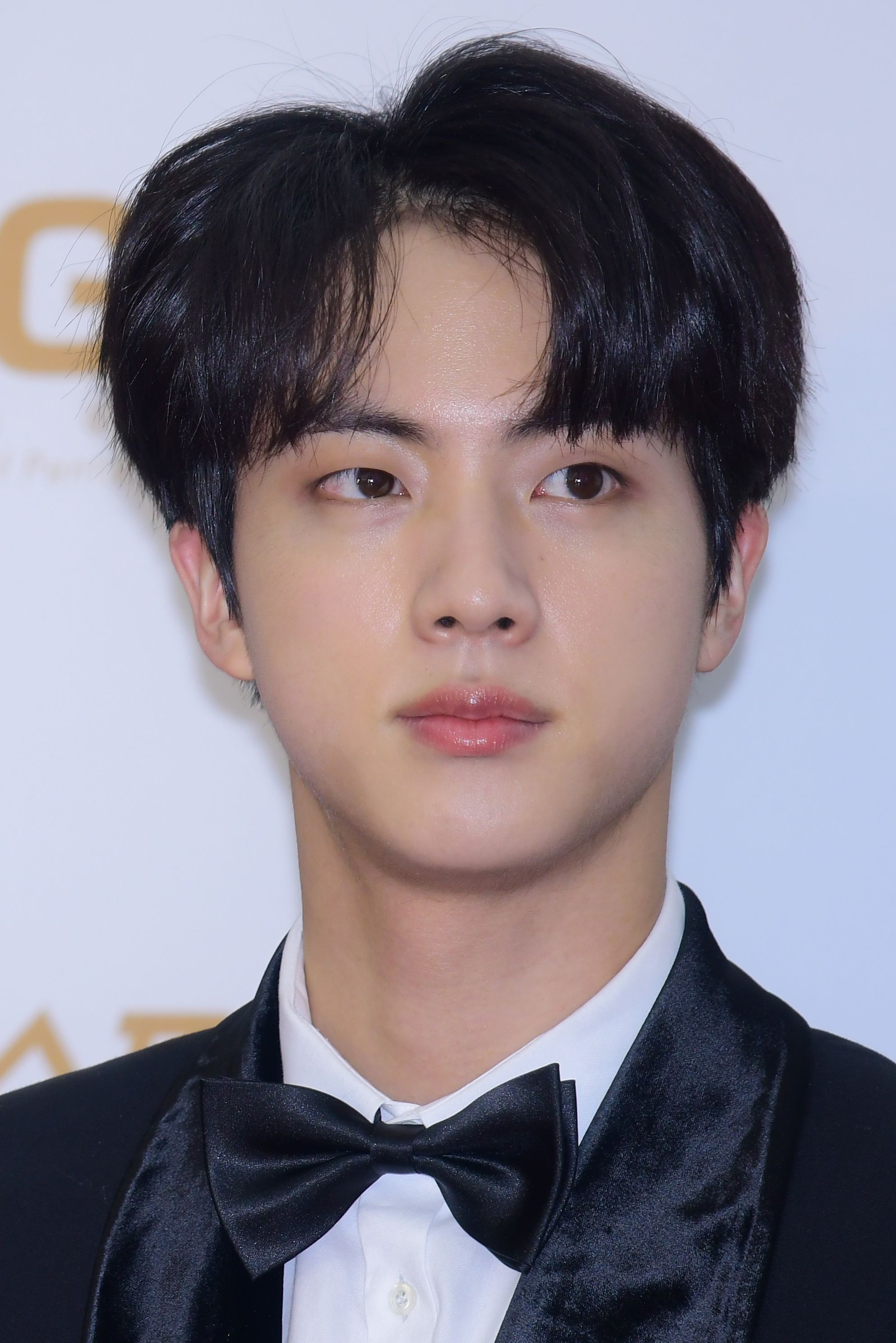 BTS JINの昔から現在までのビジュアルヒストリー。初ソロ