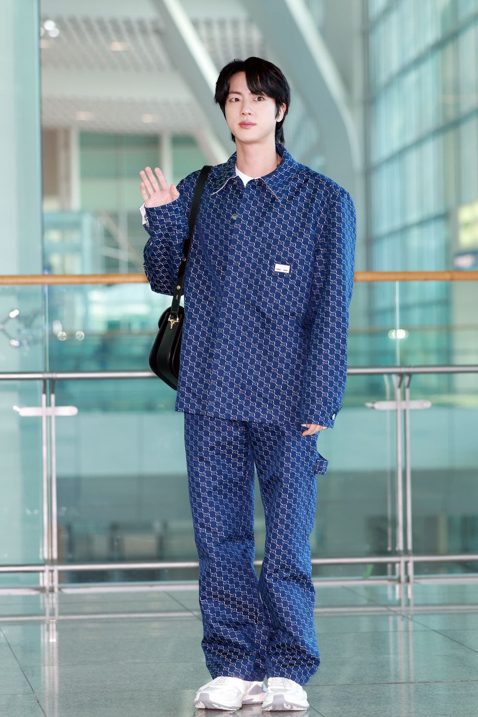 新品 beyond closet YARD Tシャツ BTS ジン 着用 Qoo10] ビヨンドクローゼット [公式正規品] BTS JIN 着用 ヤ