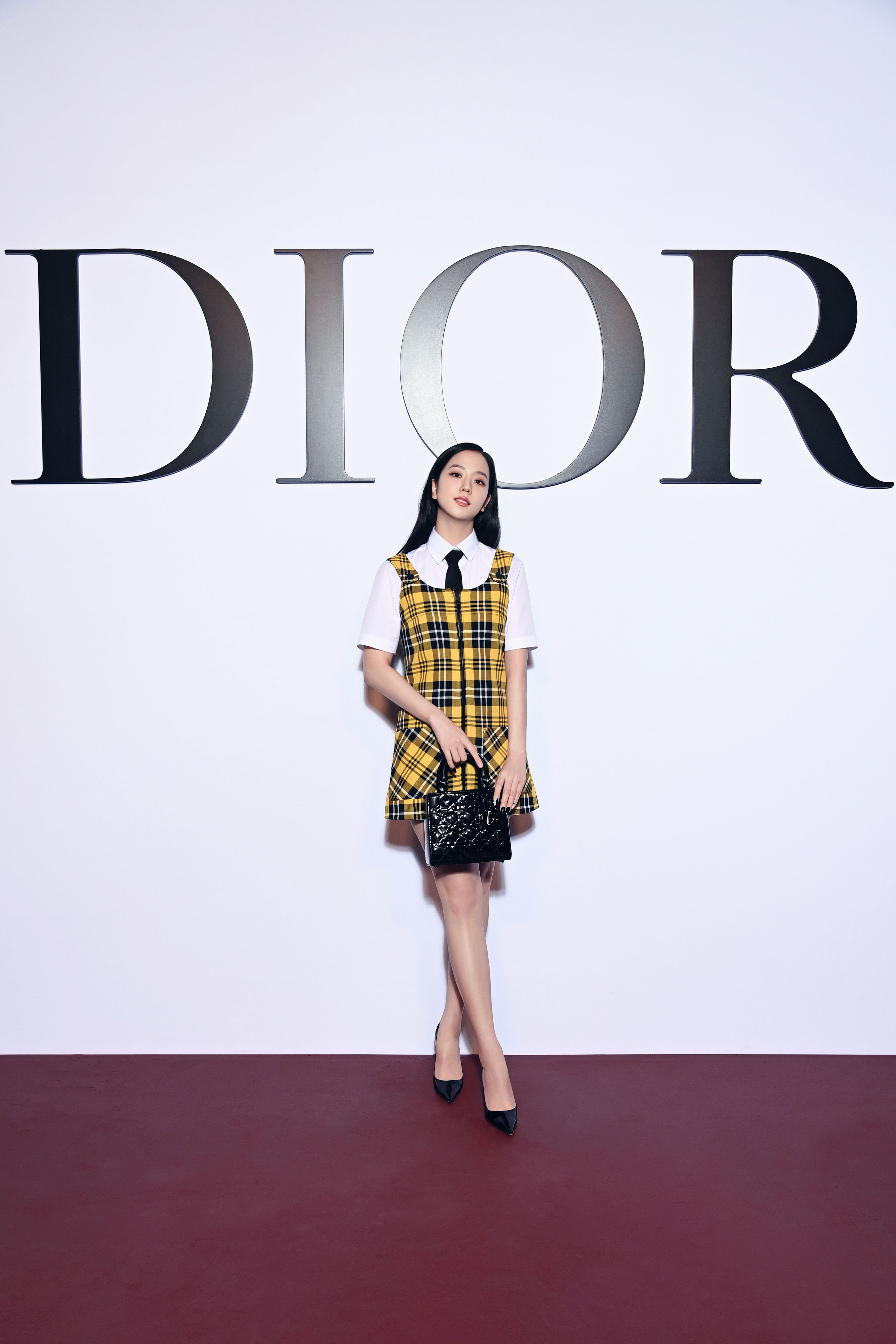 BLACKPINK Jisoo is truly Dior princess showered in praises for 2023  Paris Fashion Week  KBIZoom
