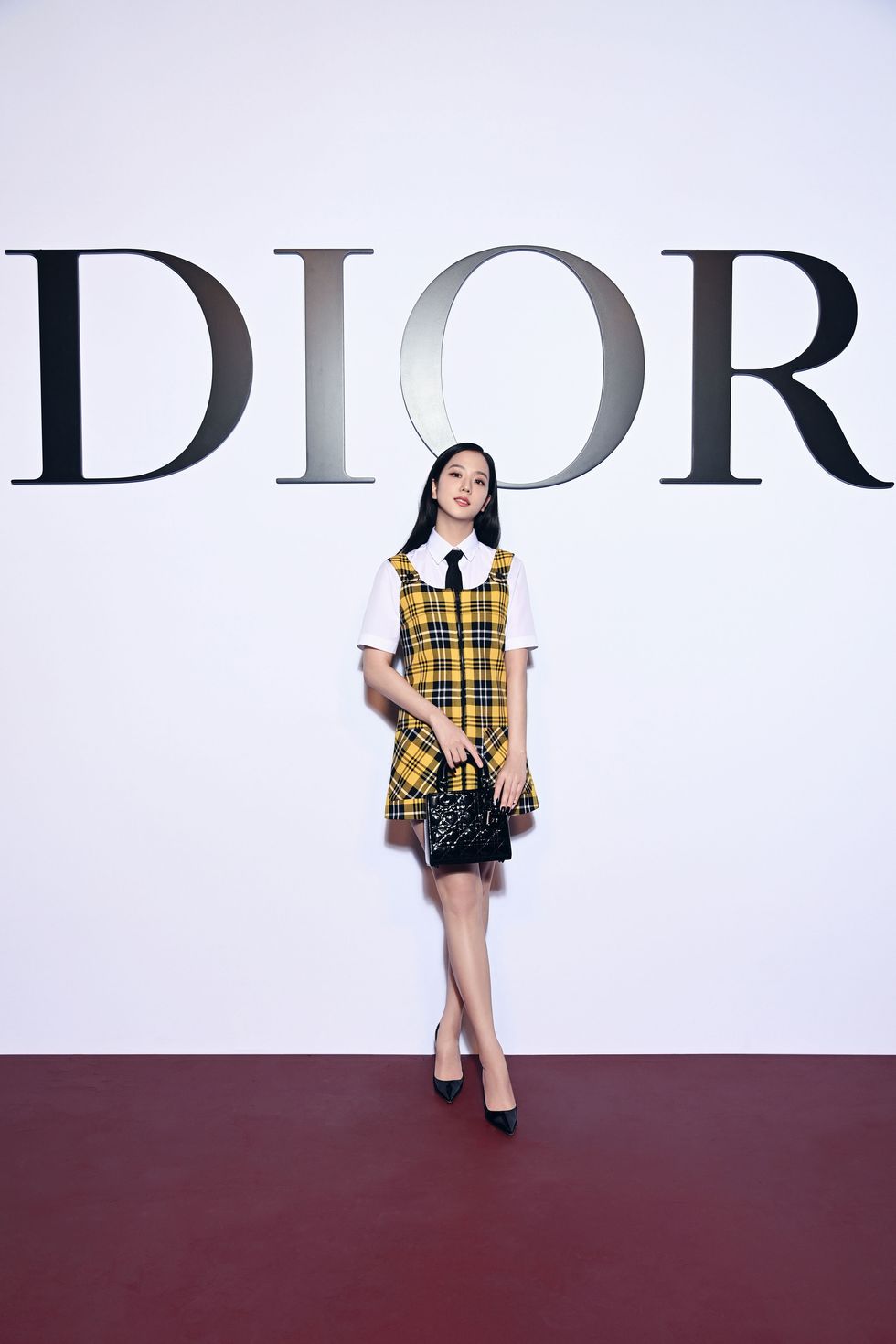 BLACKPINK's Jisoo Steals The Show At Dior's Paris Fashion Week Runway Show  - Koreaboo