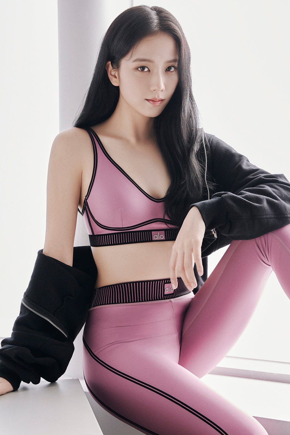 Blackpinks Jisoos Gym Wear Is On Brand In New Alo Yoga Campaign 7053