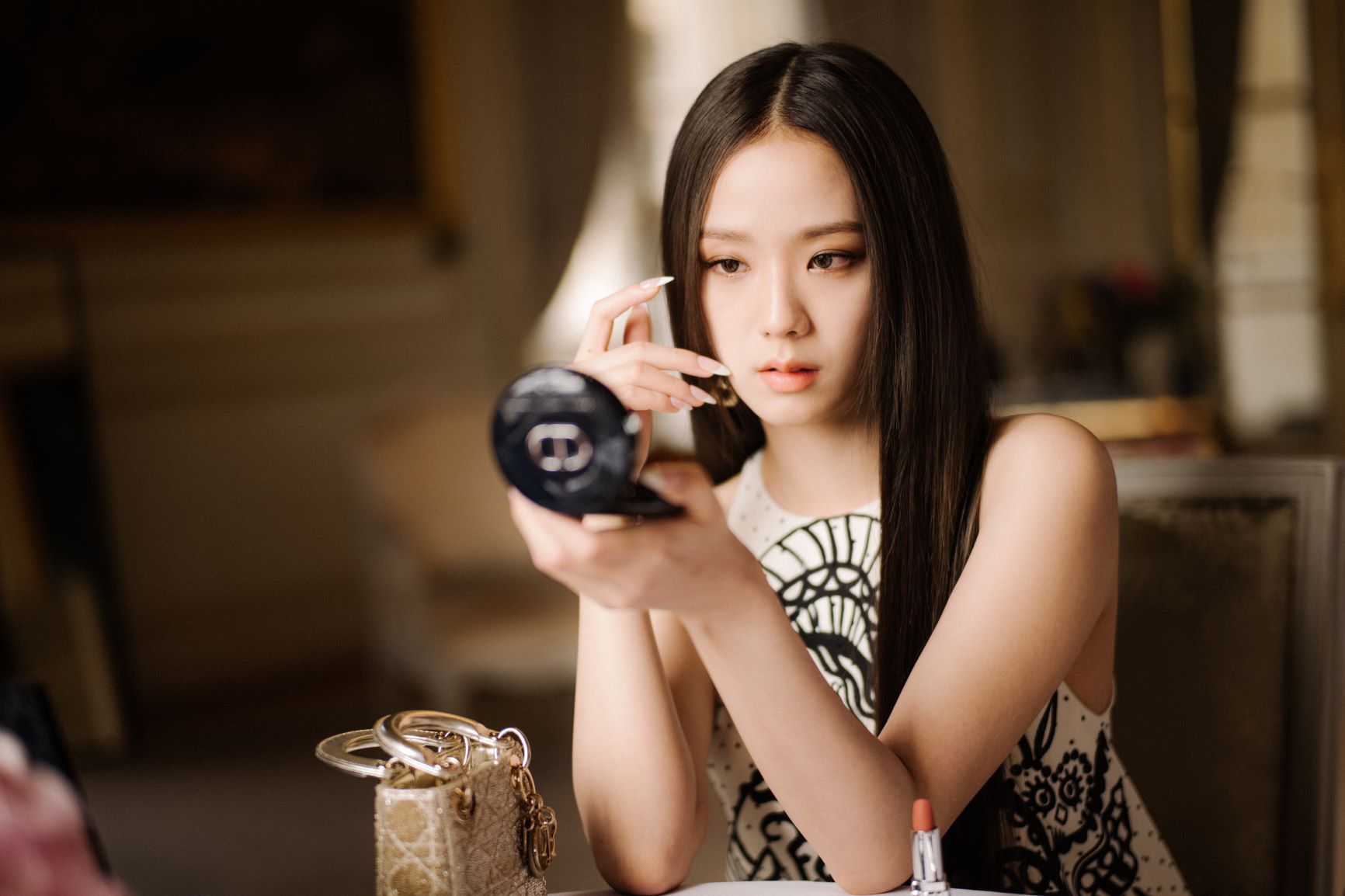 ★BLACKPINKジス着用★Dior Cabinet de Curiosites バレッタ BLACKPINKジスに密着！ 「ディオール」2023年春夏コレクションの