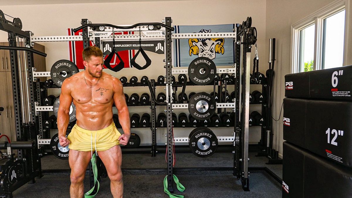 preview for 10 NFL Players Who Will Inspire You to Hit the Gym