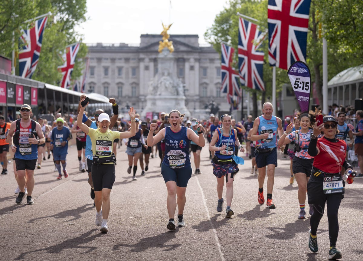 What is the average marathon finish time?