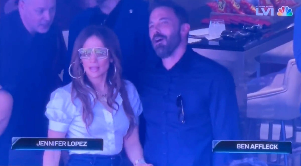 Jennifer Lopez dances besides Ben Affleck at Super Bowl 2022 - Articles