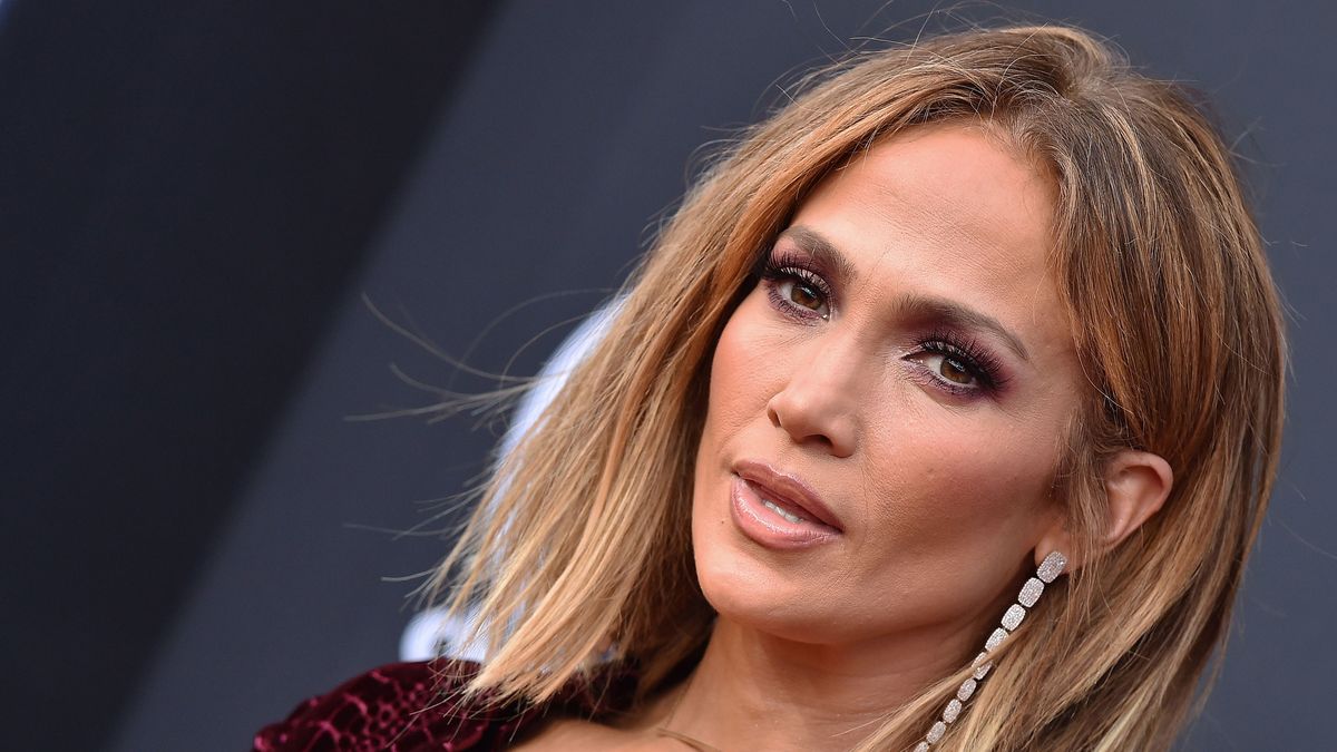 preview for Jennifer Lopez: su vida y evolución de estilo