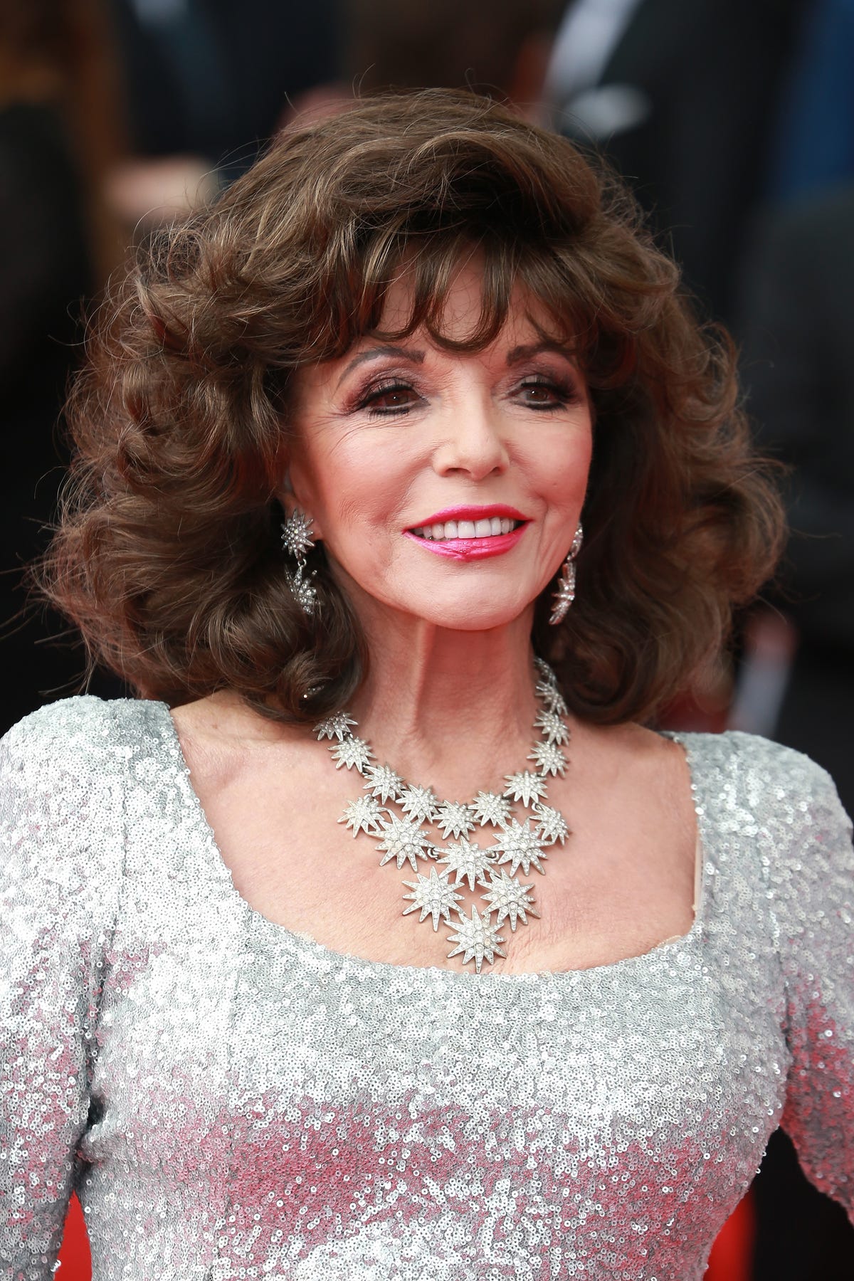 Joan Collins oggi: la routine di bellezza per Charlotte Tilbury