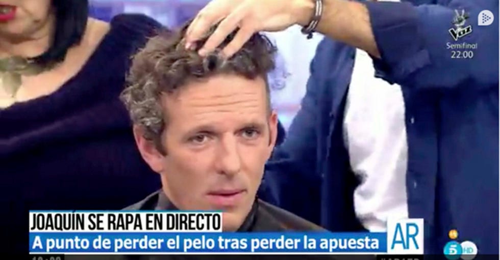 Joaquín Prat se rapa en directo
