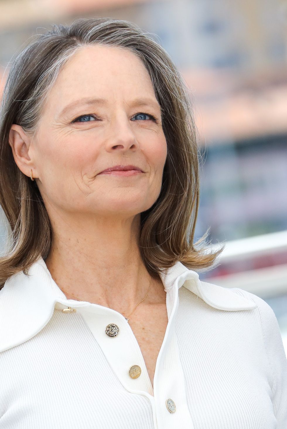 hairstyles for women over 50 jodie foster flipped lob