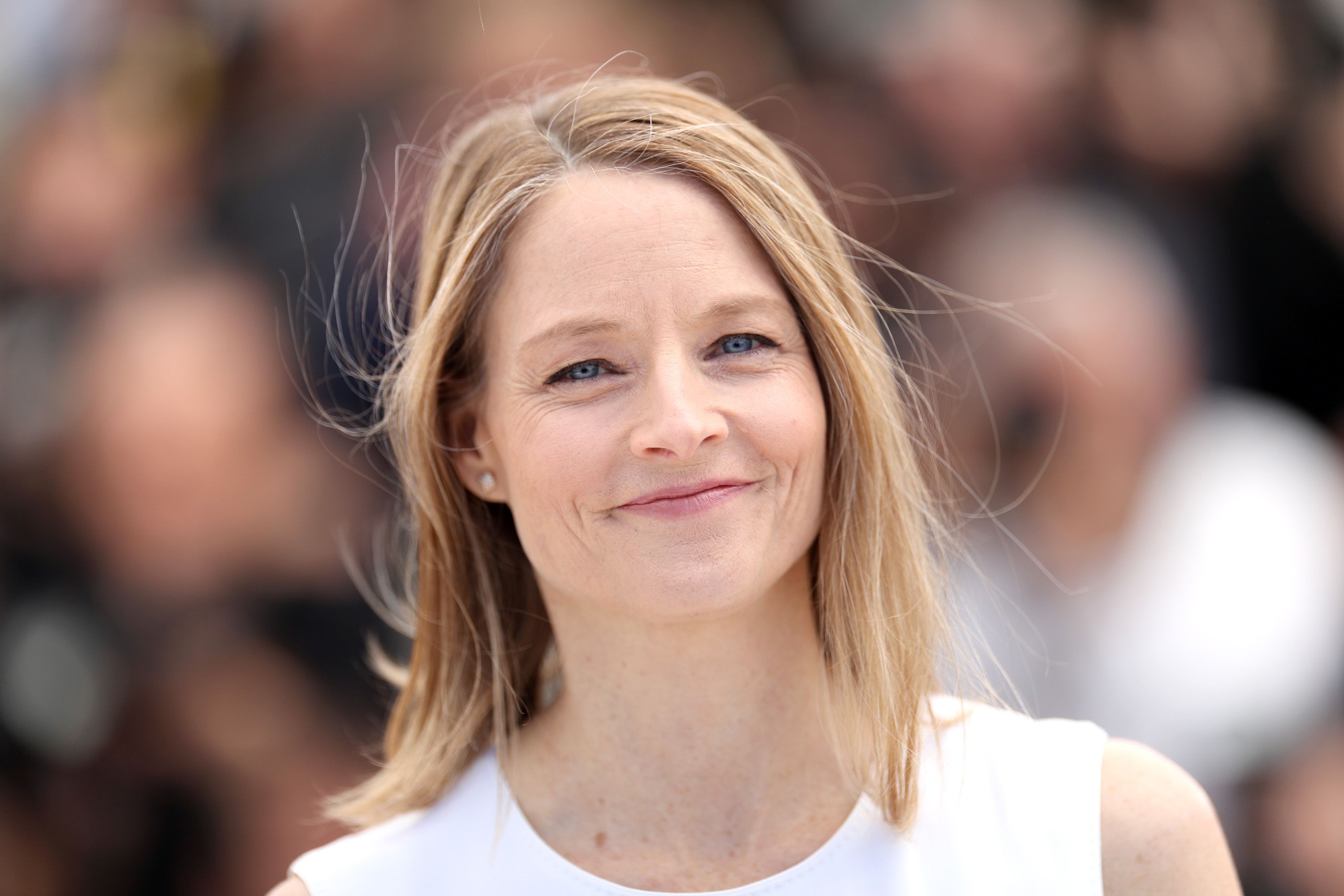 The Real Reason Jodie Foster Is On Crutches - Why Jodie Foster