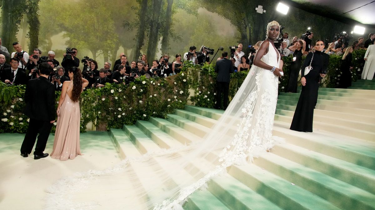 preview for Tyla arriving at the 2024 Met Gala