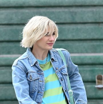 jodie whittaker wears a fake baby bump while filming for netflix show toxic town