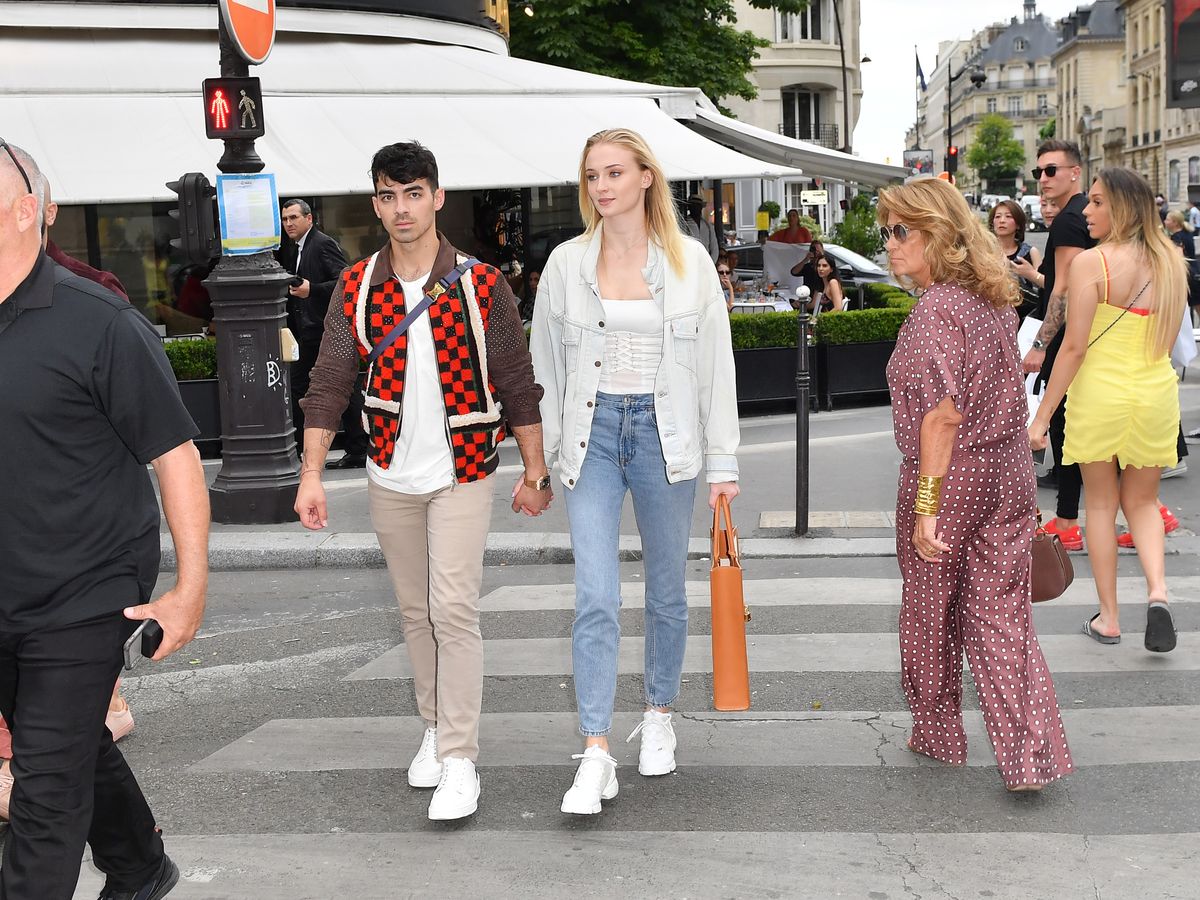 sophie turner and joe jonas seen leaving celine boutique during menswear  s-s 2020 paris fashion week in paris, france-220619_5