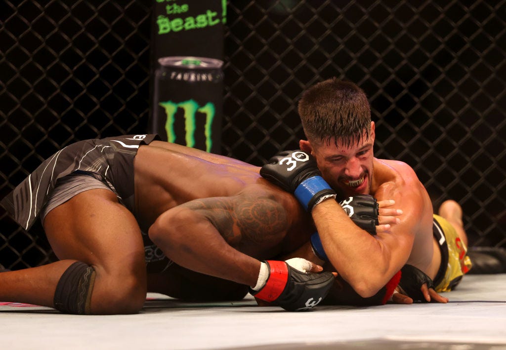 Joel Álvarez vuelve a UFC con una brillante victoria