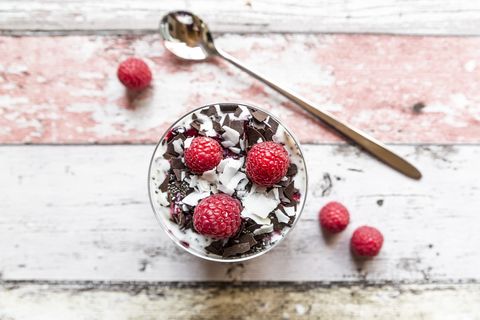 jogurt with raspberries and chocolate