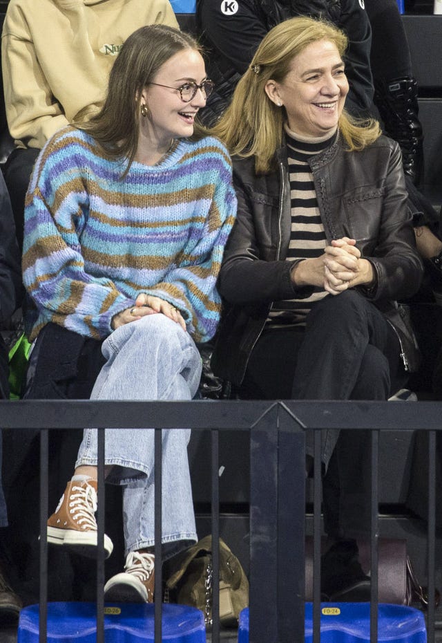 la infanta cristina y johanna zott, novia de pablo urdangarin, felices en el balonmano