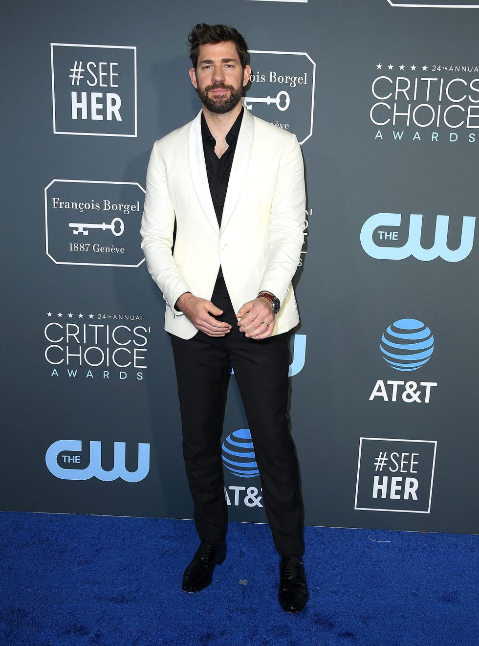 https://hips.hearstapps.com/hmg-prod/images/john-krasinski-critics-choice-awards-2019-1547453173.jpg?crop=0.461xw:0.342xh;0.224xw,0.0231xh&resize=980:*