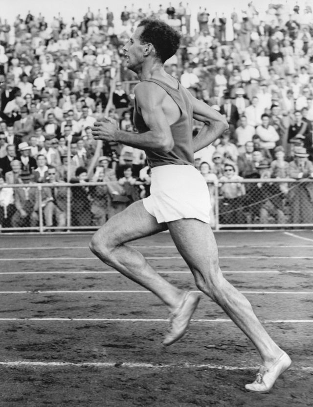 medalist john landy running during melbourne olympic games