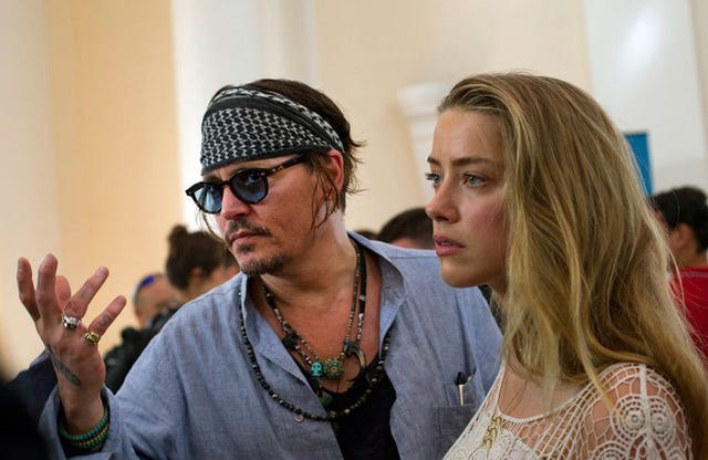 amber heard, johnny depp, johnny depp demanda a amber heard por difamacion, johnny depp pide 50 millones a amber heard, johnny depp demanda a amber heard, johnny depp reclama 50 millones a amber heard