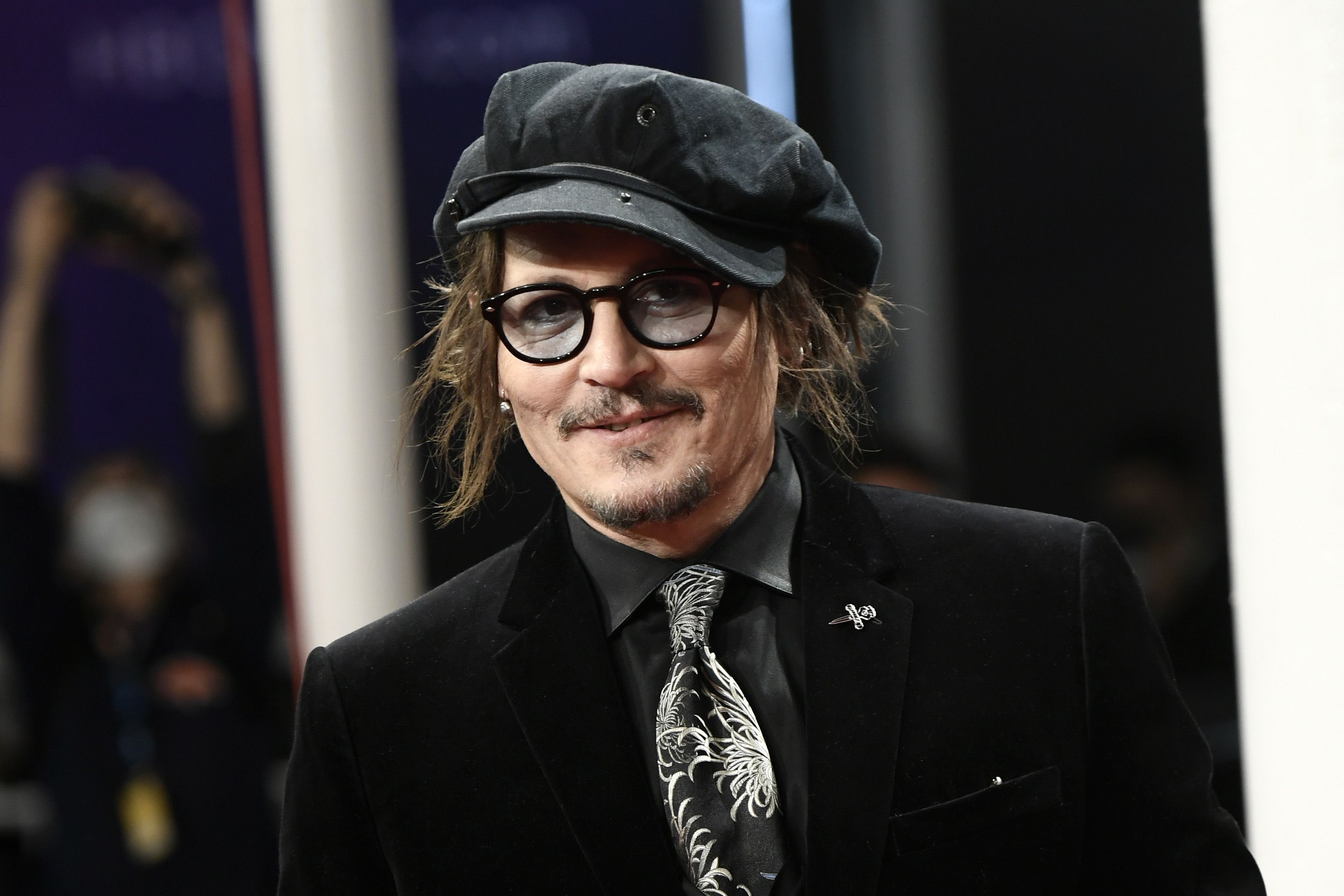 Johnny Depp ジョニー・デップ クリスマス 2019年 ギターピック sddefault.jpg