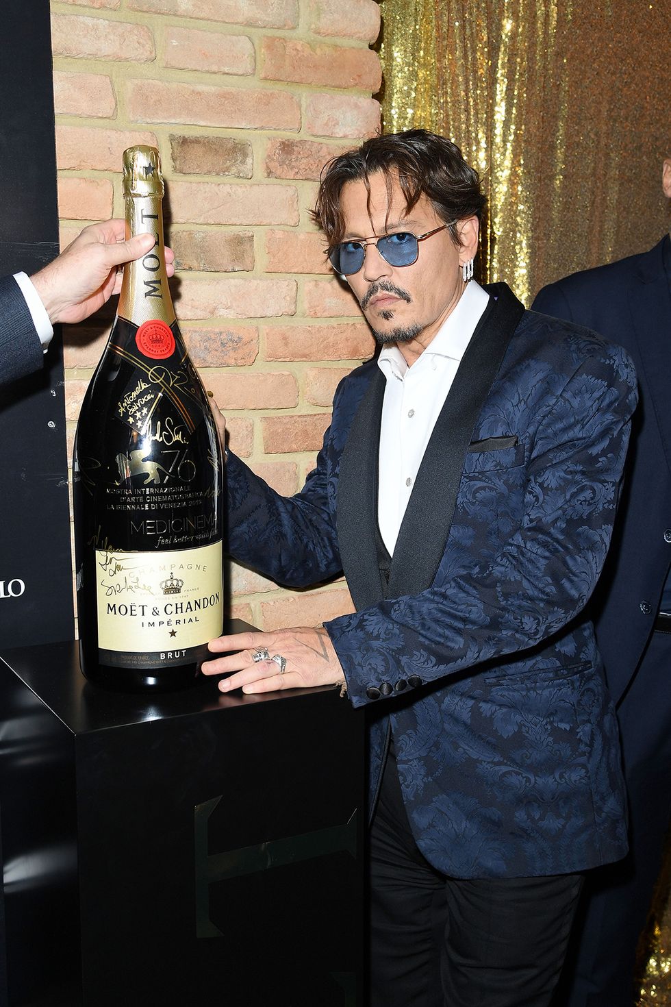 Johnny Depp foto: in forma a Venezia 2019 per presentare Waiting For The Barbarians