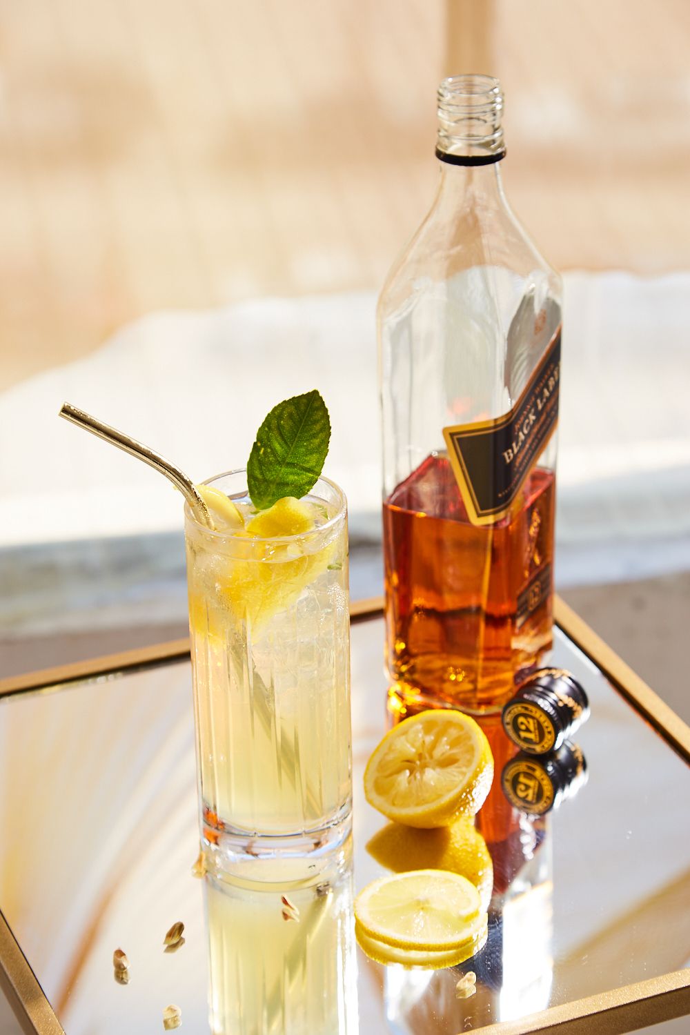 https://hips.hearstapps.com/hmg-prod/images/johnnywalker-bh-gold-lemon-highball-0316-1651265573.jpg