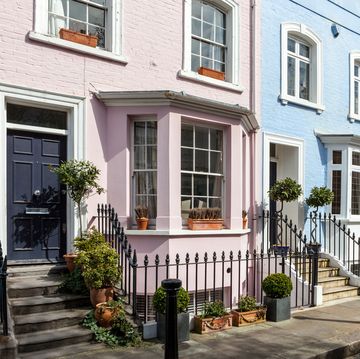 joint tenants vs tenants in common, a row of multi coloured terrace houses in chelsea, london