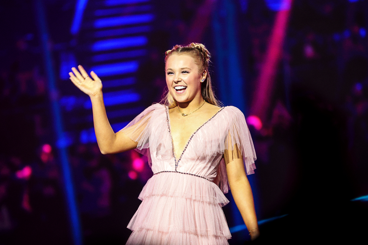 JoJo Siwa Chops Off Ponytail – See Her Gorgeous New Hairstyle!