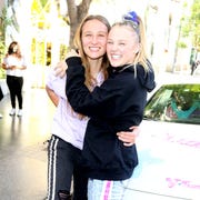 jojo siwa and girlfriend kylie prew smiling in los angeles, california on september 4, 2021