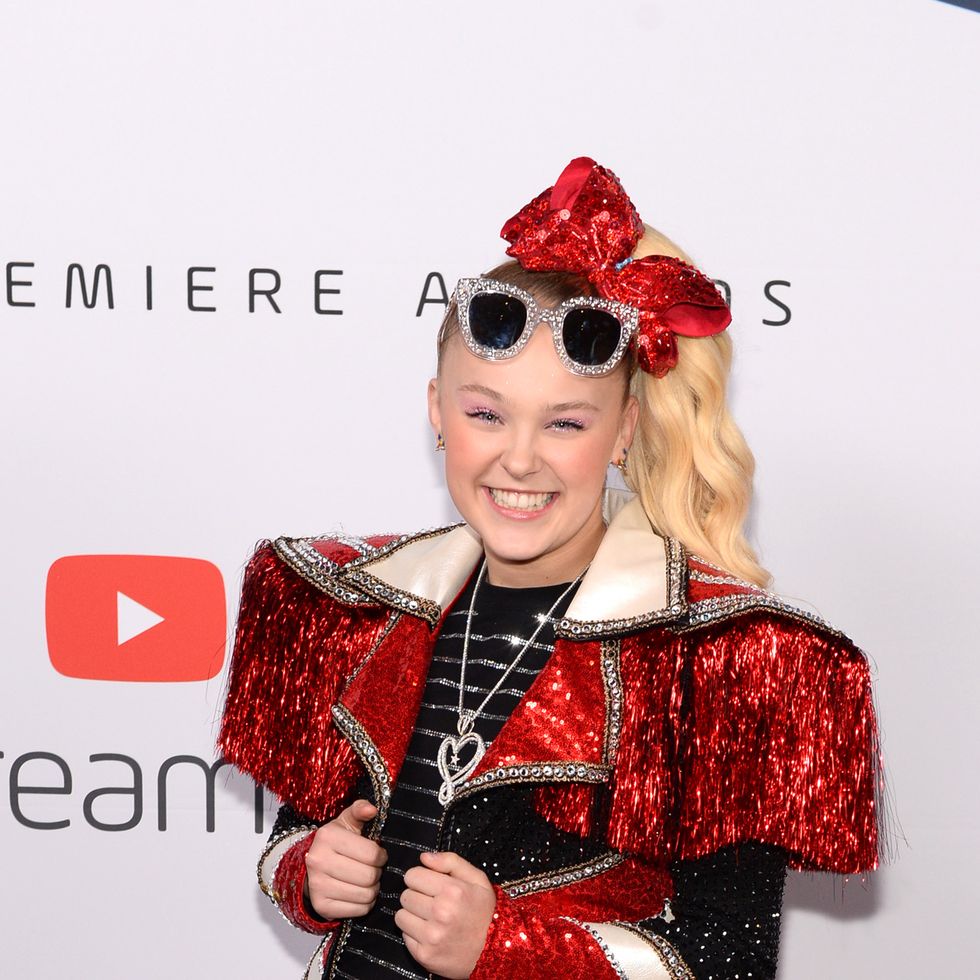 2019 streamys premiere awards hosted by niki and gabi at the broad stage