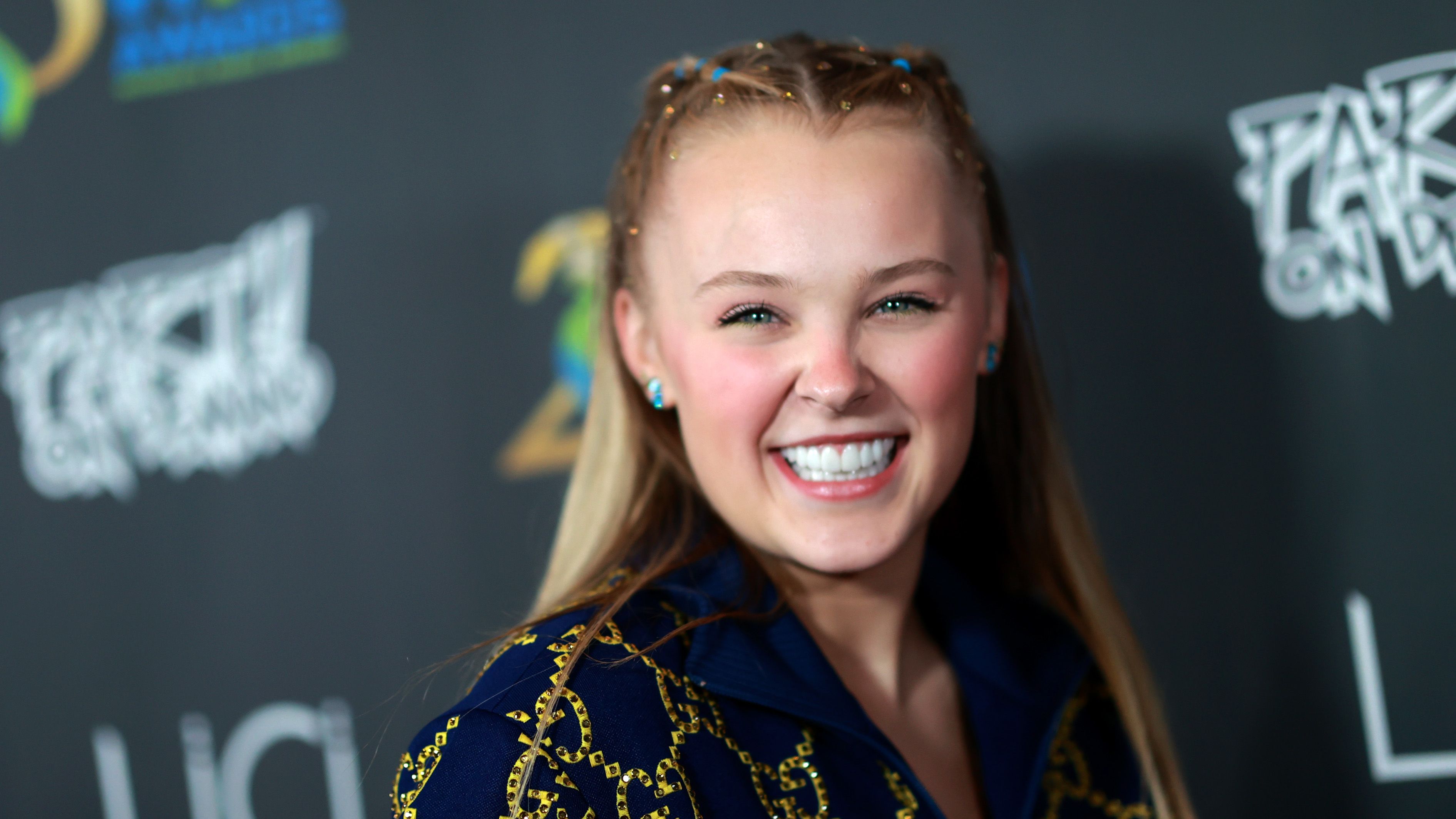 https://hips.hearstapps.com/hmg-prod/images/jojo-siwa-attends-the-23rd-womens-images-awards-presented-news-photo-1654288257.jpg?crop=1xw:0.84386xh;center,top