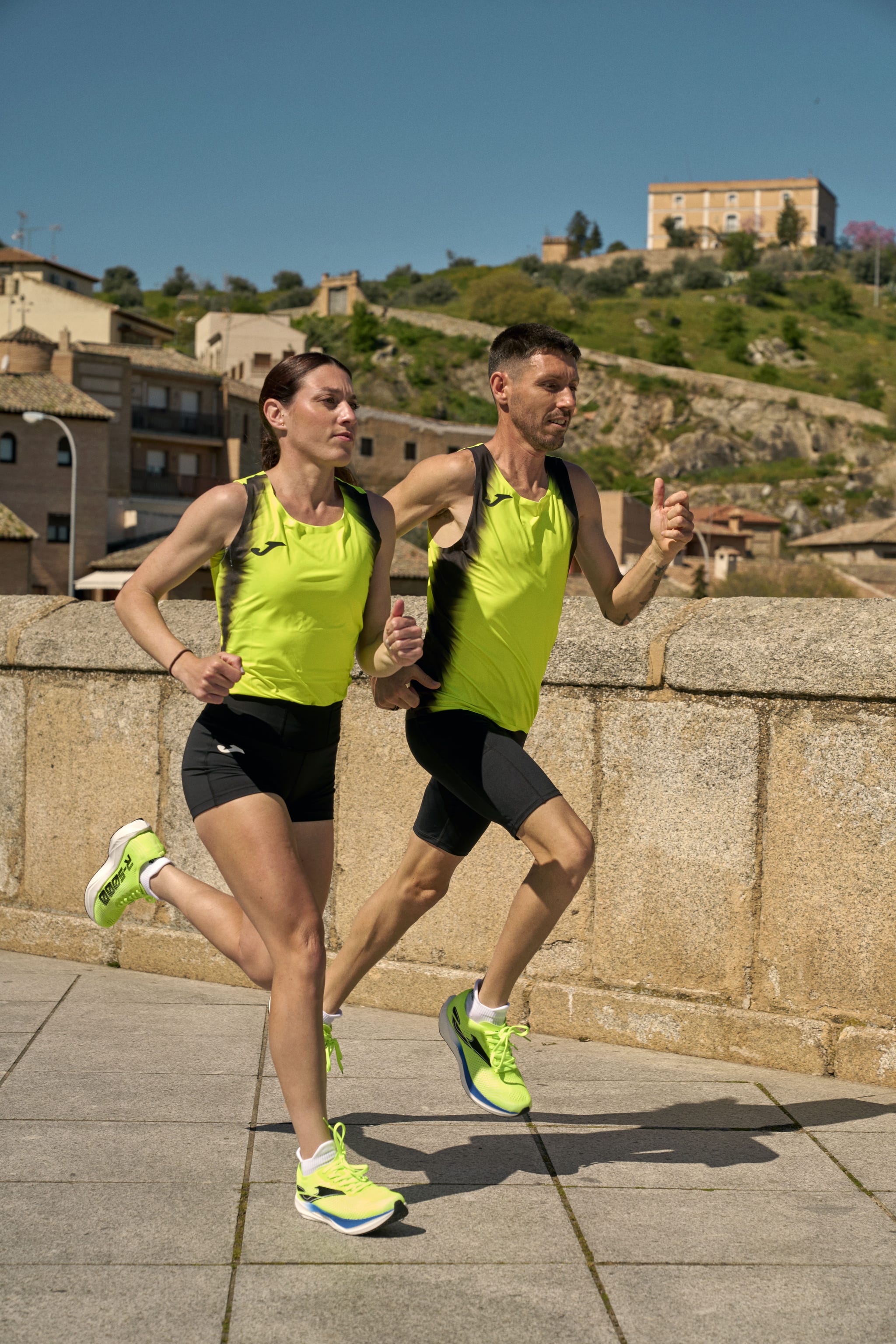 maria jose perez y chiki perez entrenan en toledo con zapatillas joma