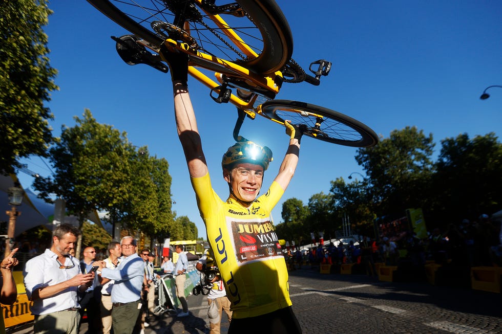 paris, france july 24 jonas vingegaard rasmussen of denmark and team jumbo visma yellow leader jersey celebrates at finish line as overall race winner during the 109th tour de france 2022, stage 21 a 115,6km stage from paris la défense to paris champs Élysées tdf2022 worldtour on july 24, 2022 in paris, france photo by yoan valat poolgetty images