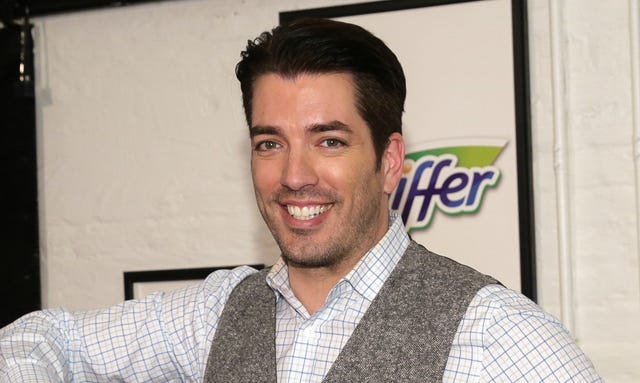 Hair, Forehead, Eyebrow, Chin, Facial hair, Smile, Moustache, Beard, Jaw, White-collar worker, 