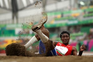 jordan díaz, durante una competición de triple salto