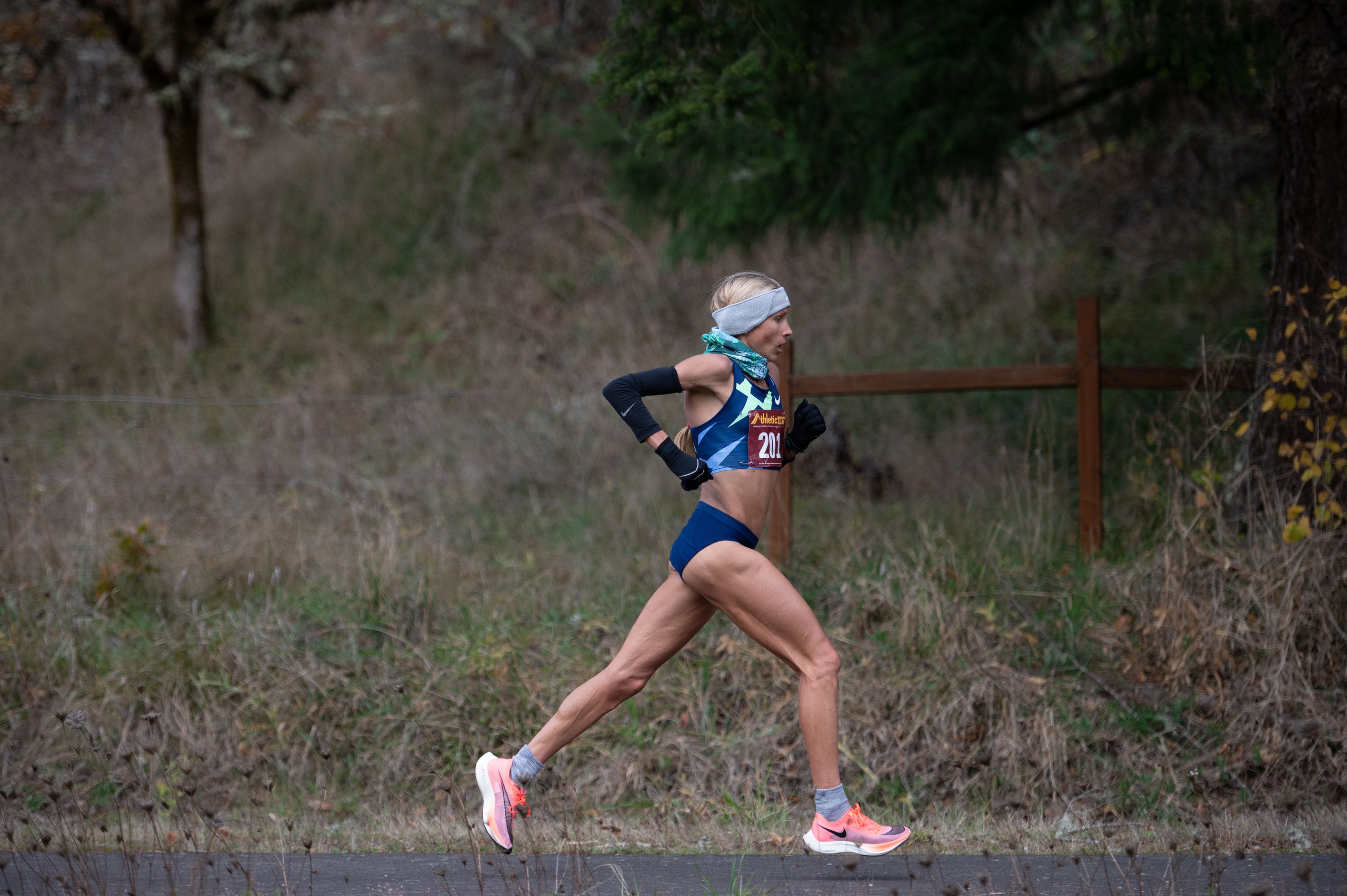 Talje konkurrence historie Jordan Hasay Races Solo a Half Marathon in Oregon