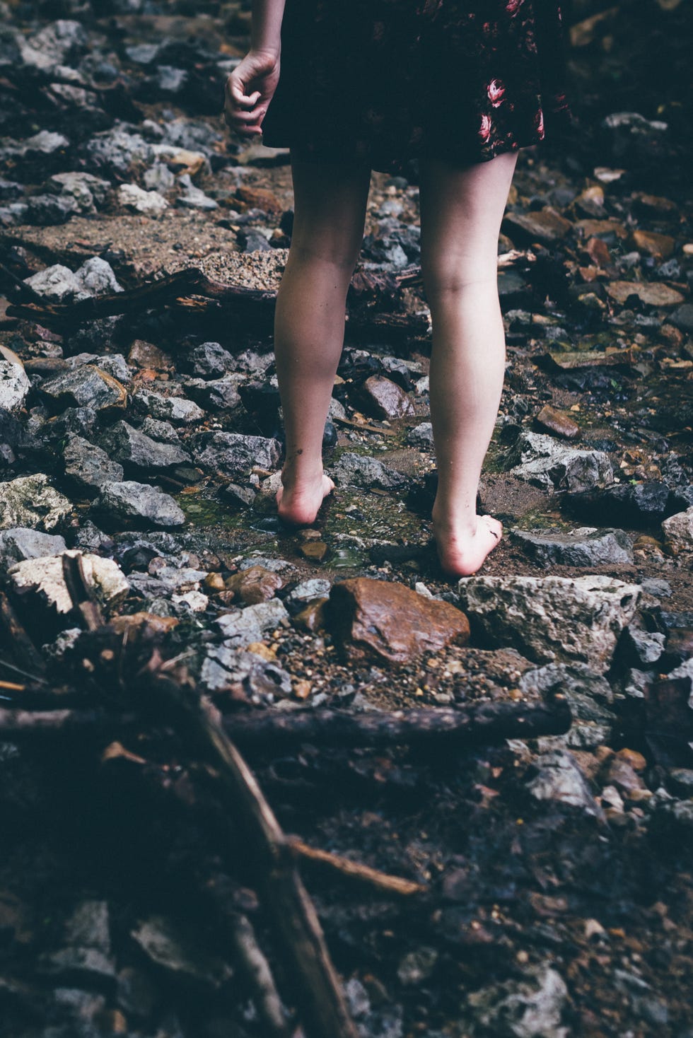 People in nature, Human leg, Leg, Foot, Beauty, Barefoot, Water, Joint, Dress, Soil, 