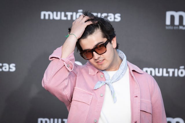 jorge bárcenas le hace la competencia como influencer a victoria federica en una fiesta de multiopticas en madrid