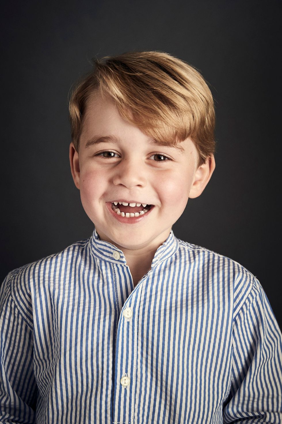 Jorge de Inglaterra durante su cuarto cumpleaños