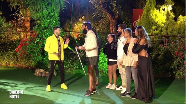 jorge pérez y omar montes se saltan las normas de seguridad de 'supervivientes' dándose un abrazo en la final